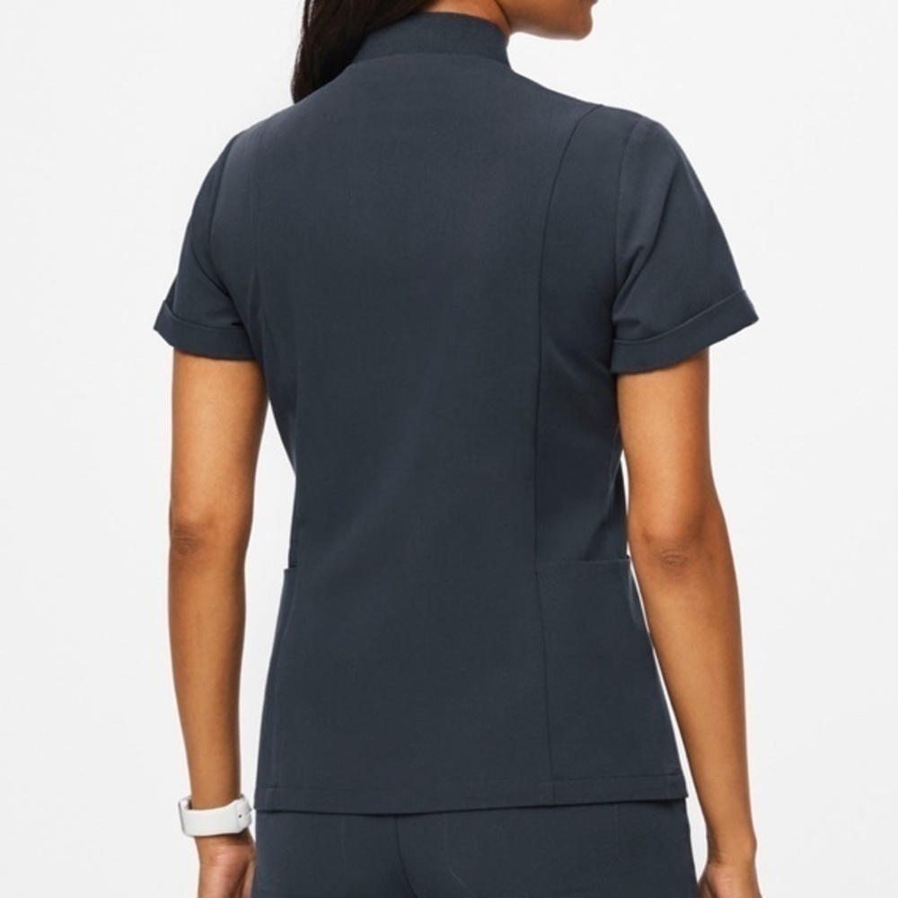 Figs Inala Slim Scrub Top
New in package
CORE STYLE
FIONX T - Picture 4 of 13